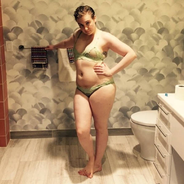 L'actrice Lena Dunham pose pour son compte Instagram