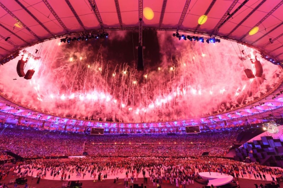 feu-d-artifice-lors-de-la-ceremonie-d-ouverture-des-jo-le-5-aout-2016-au-stade-maracana-a-rio feu-d-artifice-lors-de-la-ceremonie-d-ouverture-des-jo-le-5-aout-2016-au-stade-maracana-a-rio