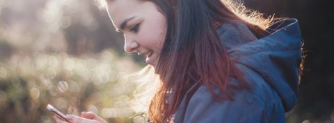 fille-smartphone fille-smartphone