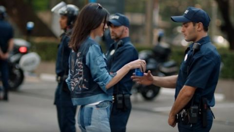 pepsi-kendall-jenner pepsi-kendall-jenner