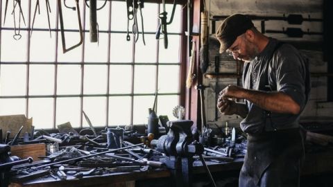 Homme ouvrier artisan