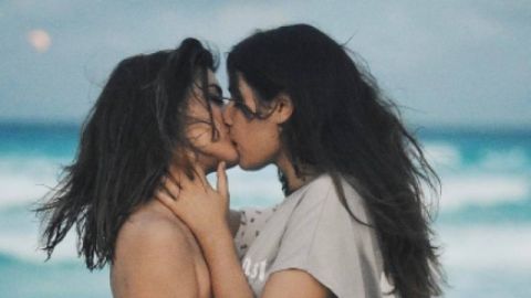 Filles qui s'embrassent Instagram