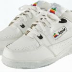 des baskets Apple aux enchères