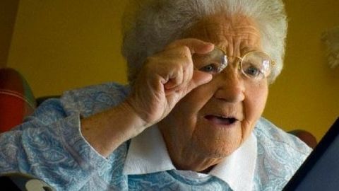 Meme Grandma finds the Internet