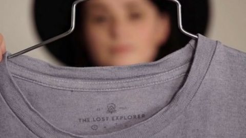 Un t-shirt change de couleur avec la pollution de l'eau