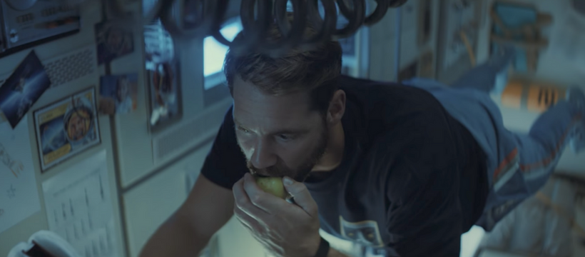 ddb volkswagen humains un homme mange dans l'espace