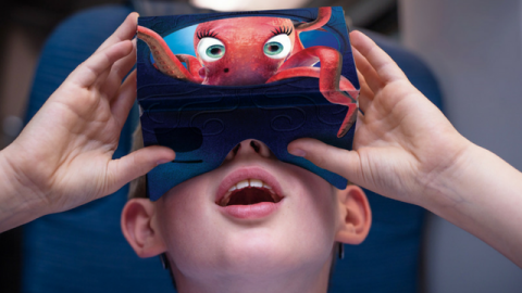 eurostar odyssey un enfant teste l'eurostar oddyssey avec un casque de réalité virtuelle