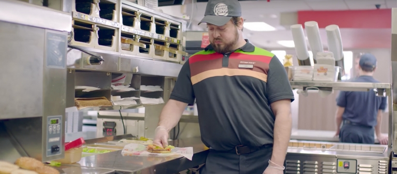 5 news crea burger king Un employé de Burger King écrase un burger