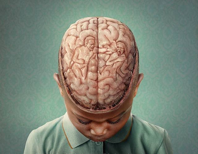 Domestic Abuse enfant gardant en memoire lagression de sa mere