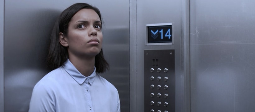 Skittles Horror Bite femme bloquee dans un ascenseur