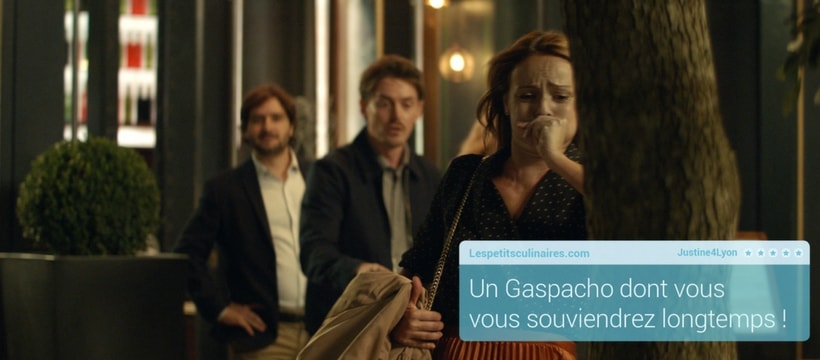 Boursorama femme qui sapprete a rendre son gaspacho