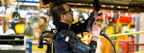 Ekso Ford ouvrier automobile equipe de sa veste ekso