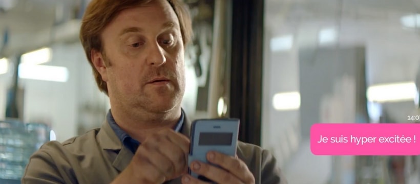 onvabosser employeur qui regarde son telephone