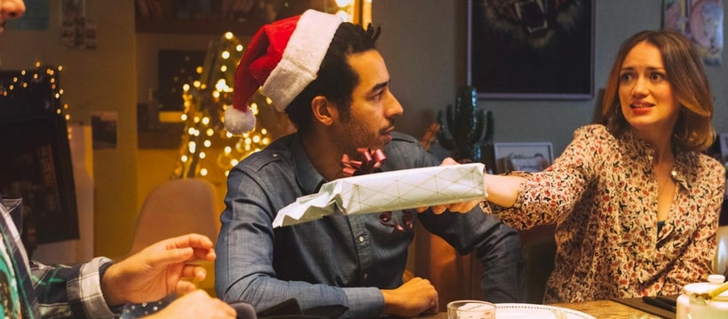 PayPal Buzzman femme offrant un cadeau de noel