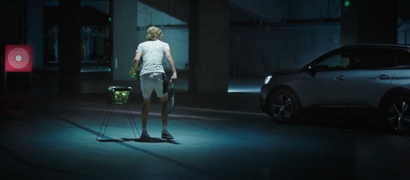 Peugeot publicite alexander zverev a cote du nouveau suv peugeot