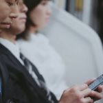 Un utilisateur japonais de Yahoo dans le train