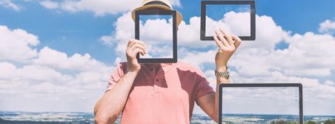 homme iPad ordinateur