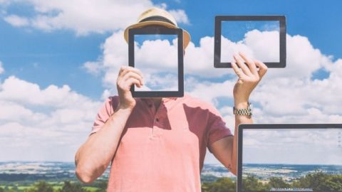 homme iPad ordinateur