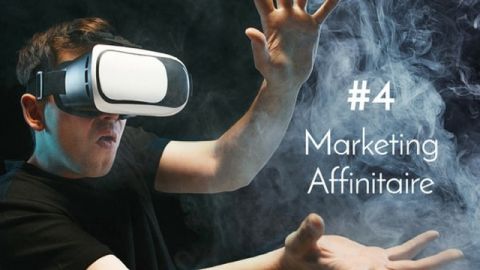 Homme avec un casque de realite virtuelle