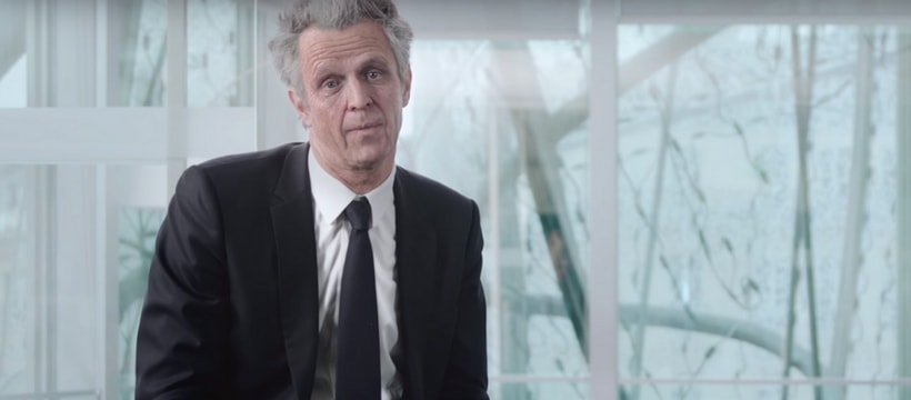 voeux Publicis arthur sadoun assis sur son bureau