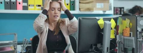 CM rédacteur en chef demain Laurence Arné parodie dans Filles d’aujourd’hui