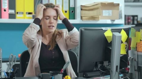 Laurence Arné parodie dans Filles d’aujourd’hui