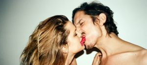 couple en train de s'embrasser