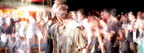 Facebook change son algorithme pour des résons de revenu publicitaire foule