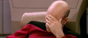 capitaine kirk qui se tient la tete