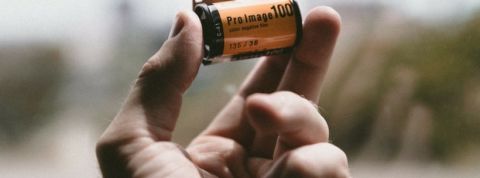 Kodak Une main tenant une pellicule Kodak