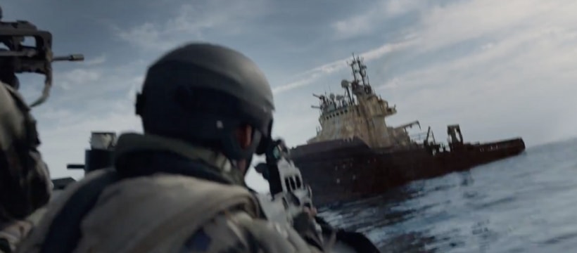 Marine Nationale deux hommes a lassaut dun bateau