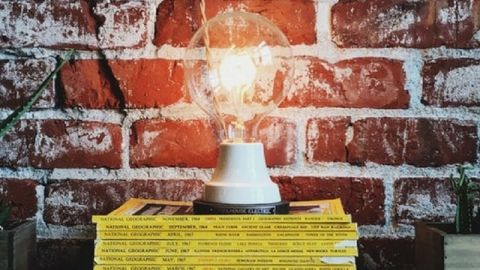 ampoule geante allumee