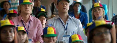 Owen wilson et Vince Vaugnh avec des casquettes aux couleurs de google