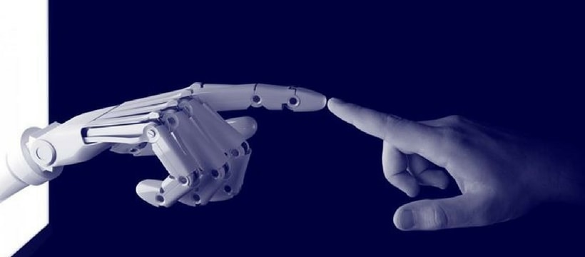 Futures doigt robotique et doigt humain