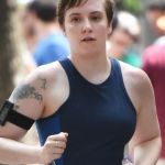 Lena Dunham en train de courir