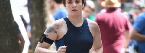 hannah Lena Dunham en train de courir