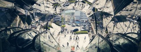 Illusion Optique sortie du metro pleine de miroirs