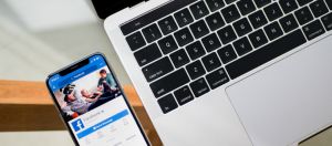 écran de portable Facebook