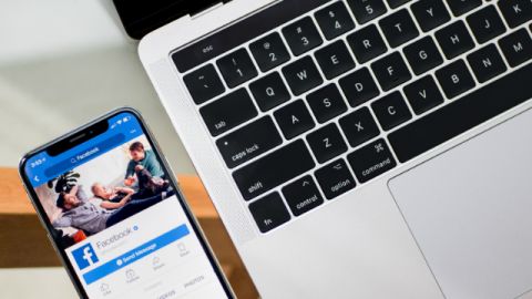 écran de portable Facebook