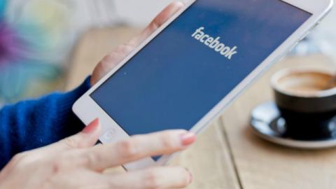 Ipad Facebook au café