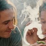 seth rogen et james franco font fumer une chenille