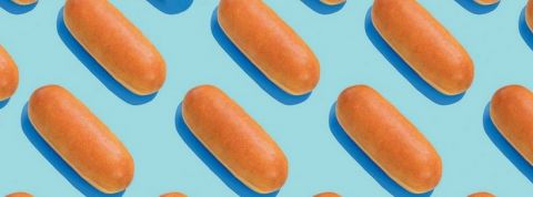 Pitch pitch sur fonds bleu turquoise