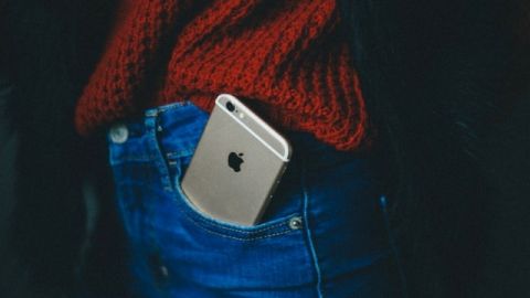 Un iPhone dans une poche