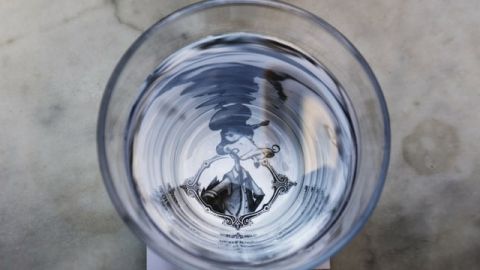 verre deau pris du dessus