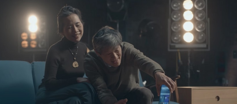 Samsung GalaxyA parents qui reposent un samsung galaxy