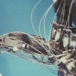 Un robot joue du piano