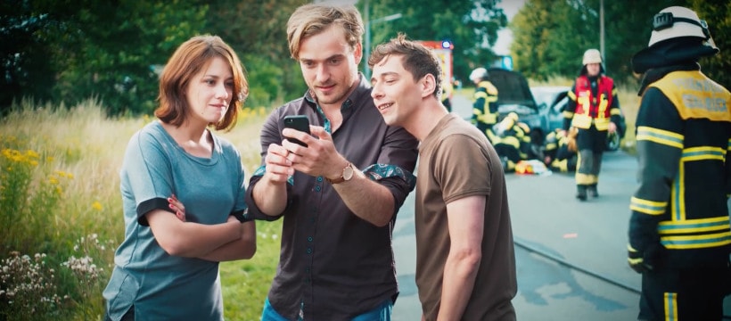 voyeurisme-reseaux voyeurisme réseaux sociaux
