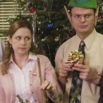 Extrait d'un épisode de la série The Office, où les protagonistes fêtent Noël