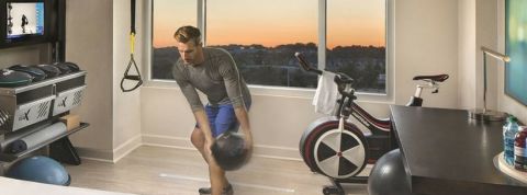 fivefeettofitness La chambre Five to Fitness des hôtels Hilton