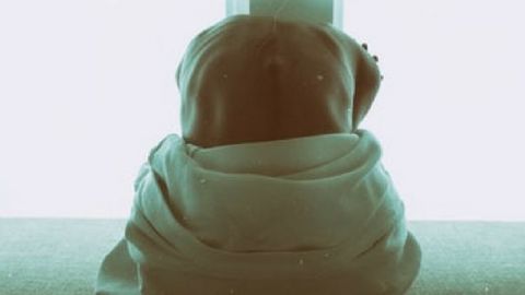 maladiegenome une femme de dos